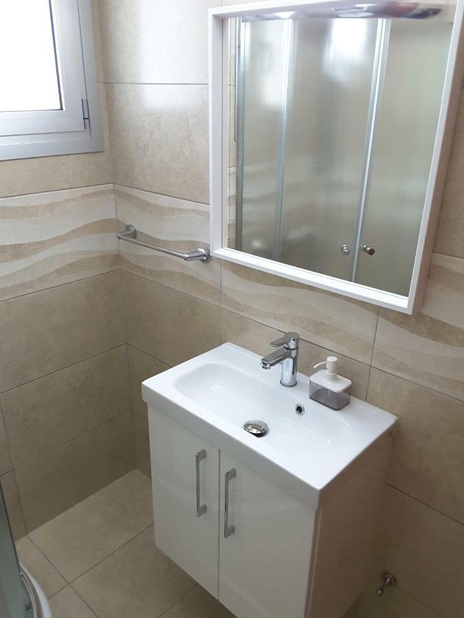 Lighthouse By The Sea Lovely 2Bdr Apartment 파포스 외부 사진