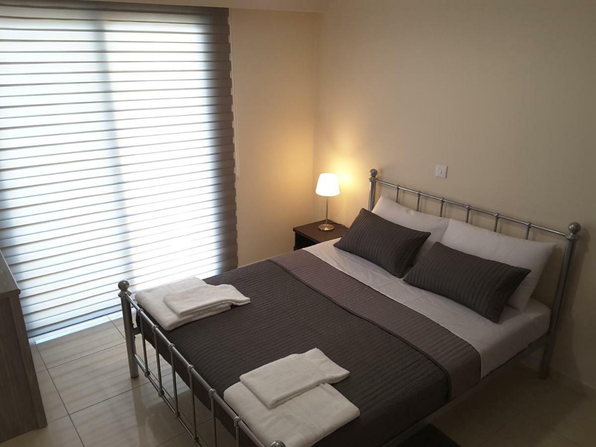 Lighthouse By The Sea Lovely 2Bdr Apartment 파포스 외부 사진