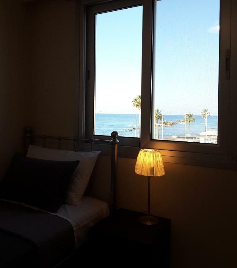 Lighthouse By The Sea Lovely 2Bdr Apartment 파포스 외부 사진