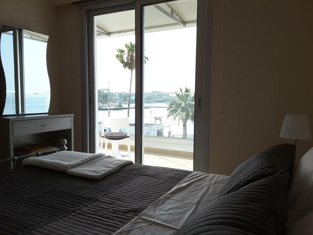 Lighthouse By The Sea Lovely 2Bdr Apartment 파포스 외부 사진