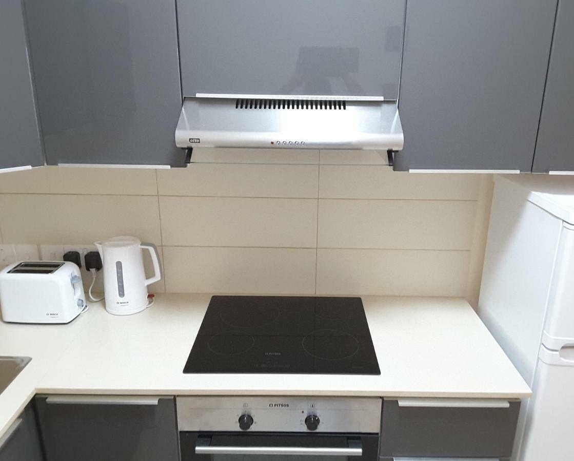 Lighthouse By The Sea Lovely 2Bdr Apartment 파포스 외부 사진