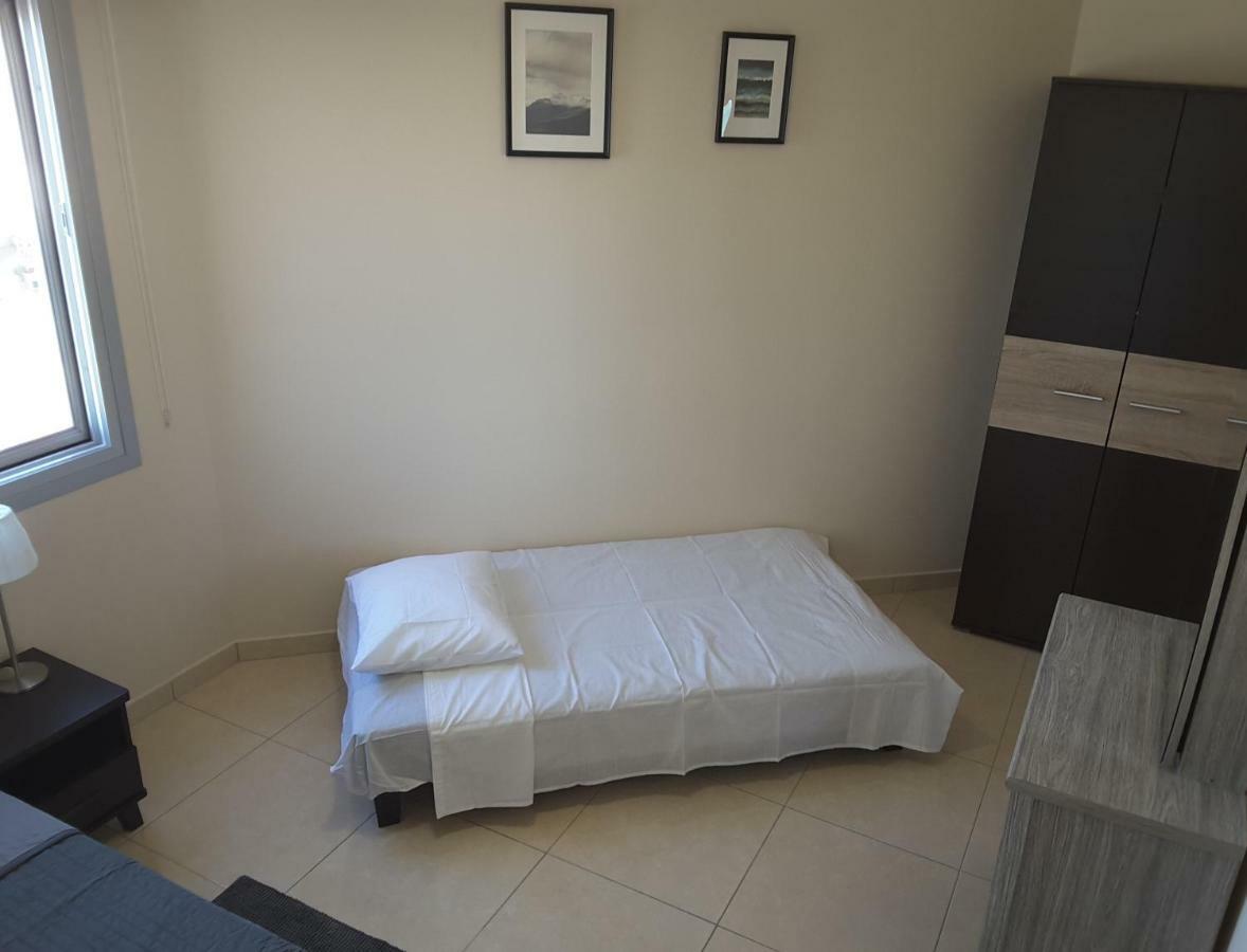 Lighthouse By The Sea Lovely 2Bdr Apartment 파포스 외부 사진