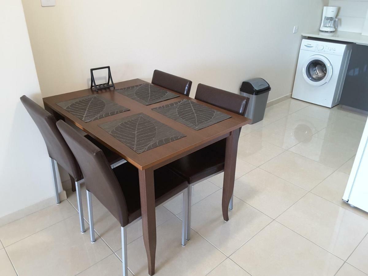 Lighthouse By The Sea Lovely 2Bdr Apartment 파포스 외부 사진