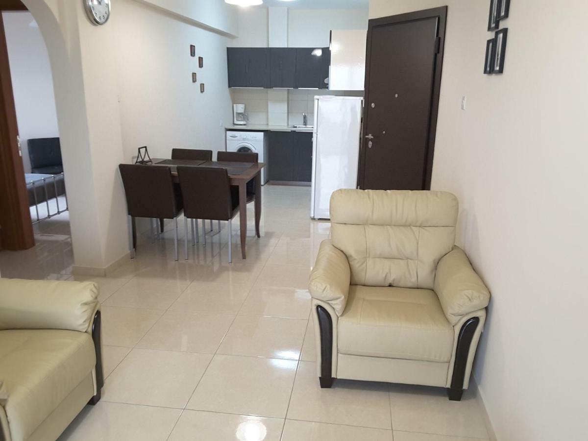 Lighthouse By The Sea Lovely 2Bdr Apartment 파포스 외부 사진